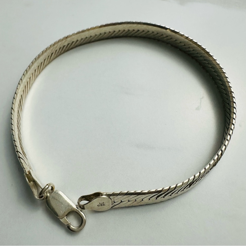 Vintage Italian Sterling Silver Herringbone Bracelet – 12.91g, Made in Italy - Picture 7 of 8